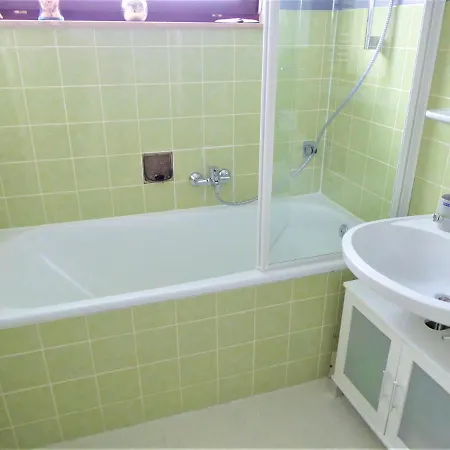 Downhill 4 Pers Near Lift Wlan